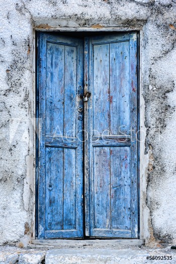 Image de Old weathered blue door in Perissa